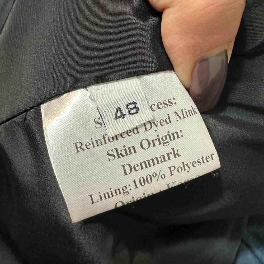 An elegance natural mink fur coat with wing collar just A very high quality fur,